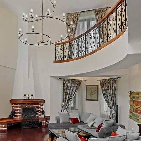 Wine Cellar Villa With Beautiful Garden In Sinaia - Busteni Пояна-Цапулуй Экстерьер фото