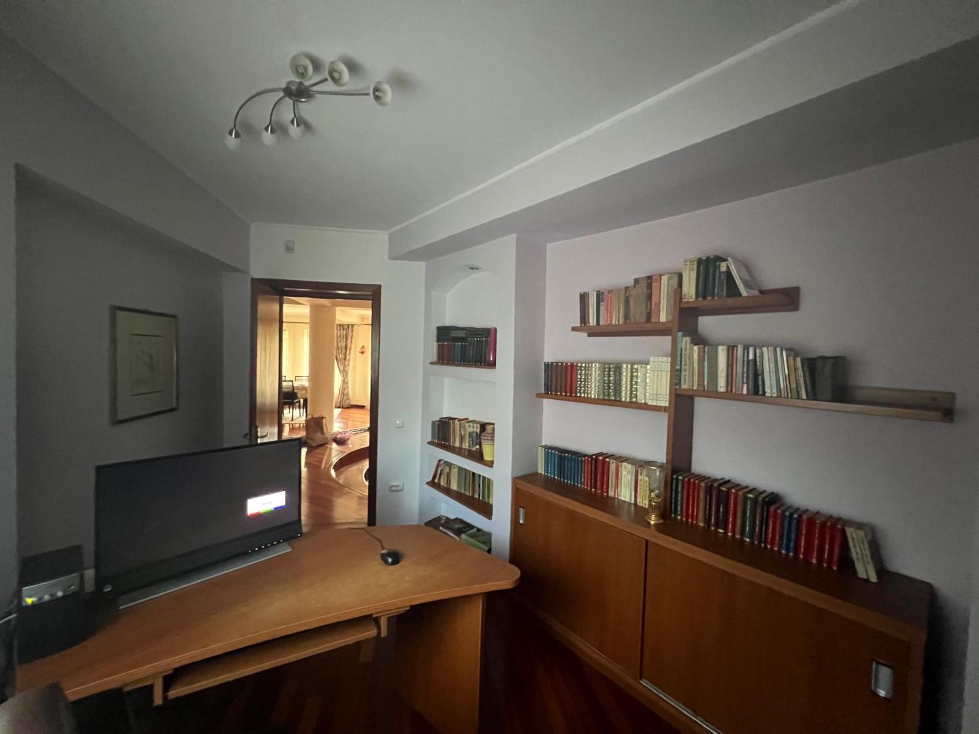 Wine Cellar Villa With Beautiful Garden In Sinaia - Busteni Пояна-Цапулуй Экстерьер фото
