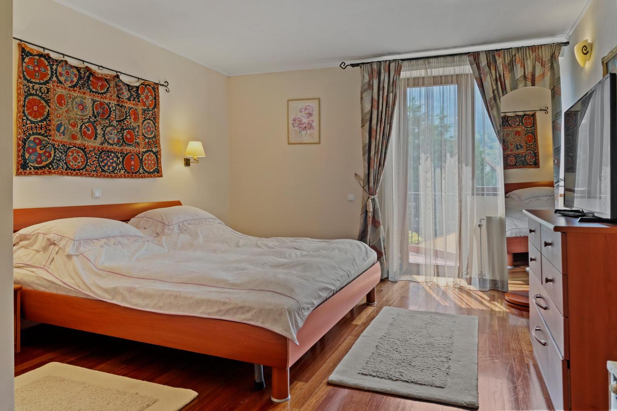 Wine Cellar Villa With Beautiful Garden In Sinaia - Busteni Пояна-Цапулуй Экстерьер фото