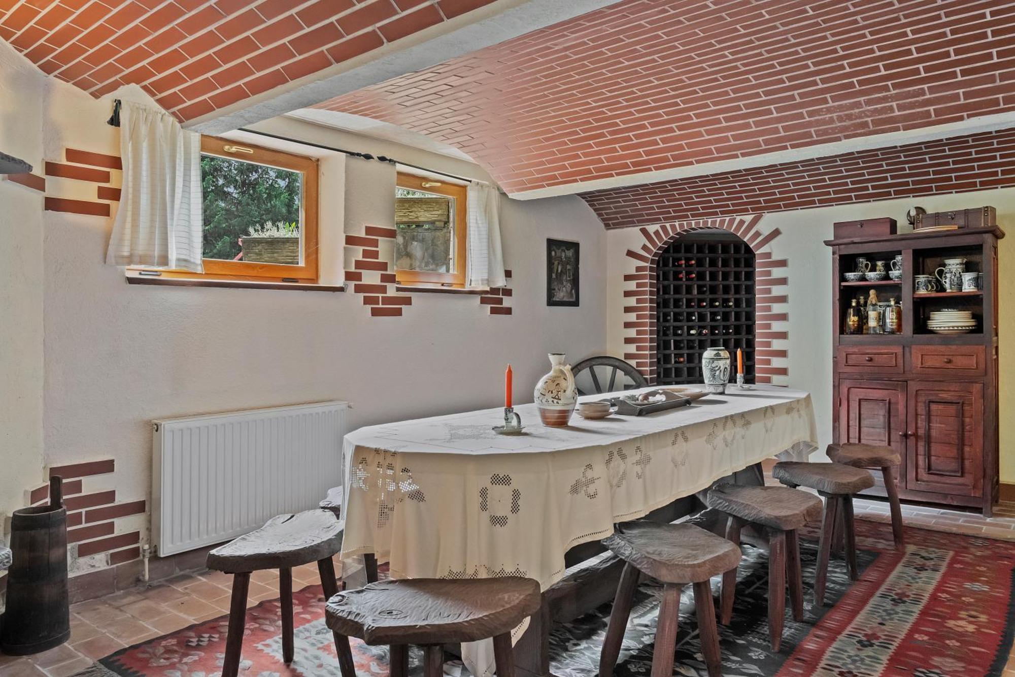 Wine Cellar Villa With Beautiful Garden In Sinaia - Busteni Пояна-Цапулуй Экстерьер фото
