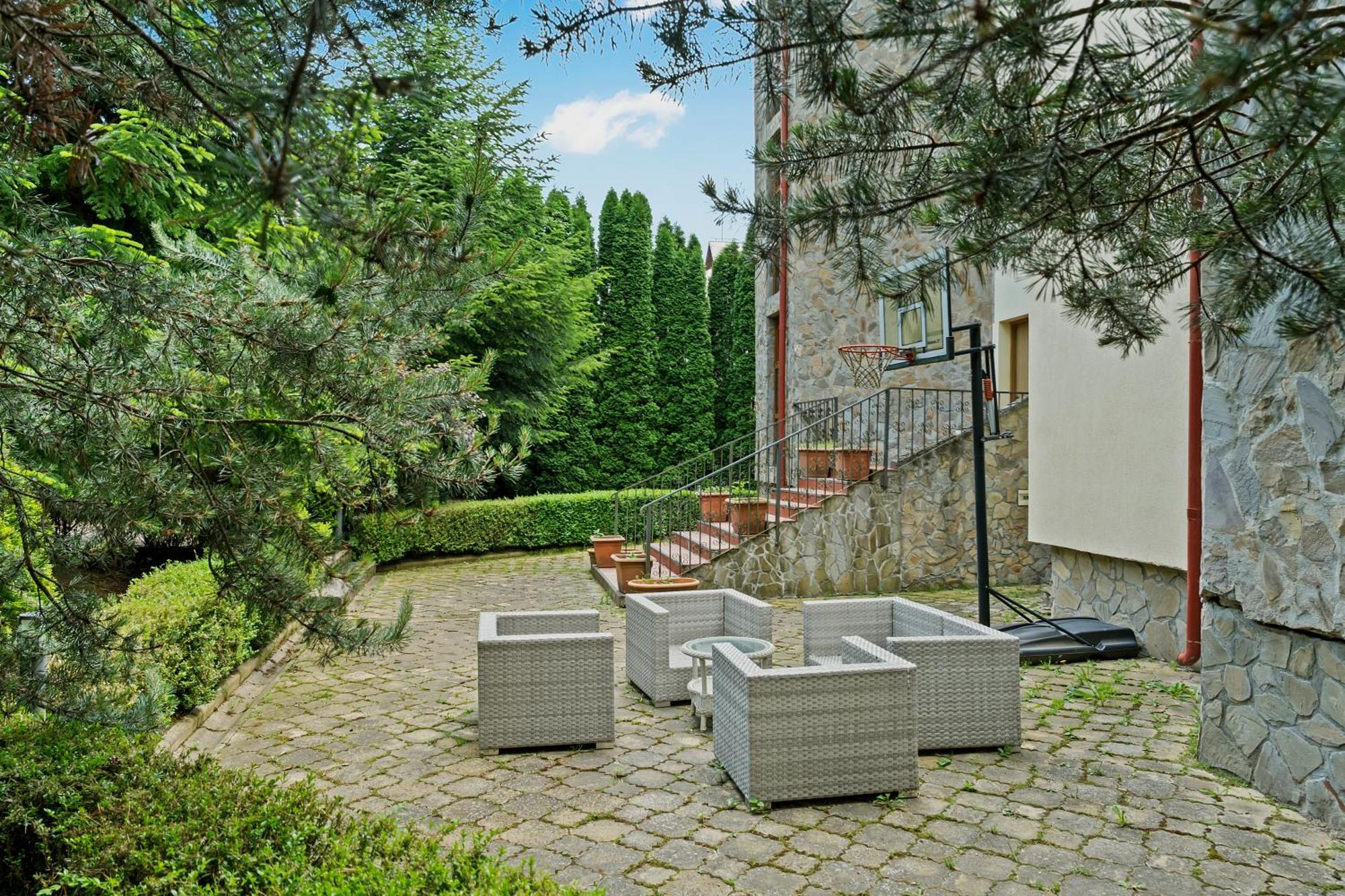 Wine Cellar Villa With Beautiful Garden In Sinaia - Busteni Пояна-Цапулуй Экстерьер фото