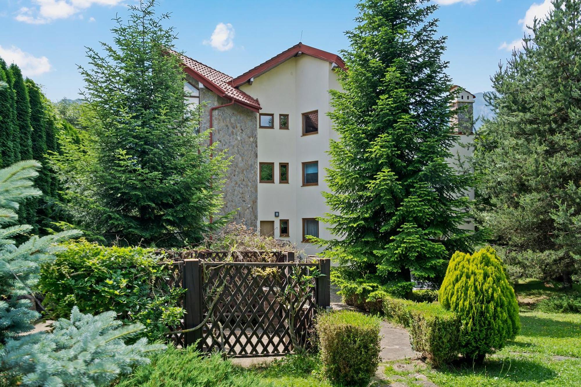 Wine Cellar Villa With Beautiful Garden In Sinaia - Busteni Пояна-Цапулуй Экстерьер фото